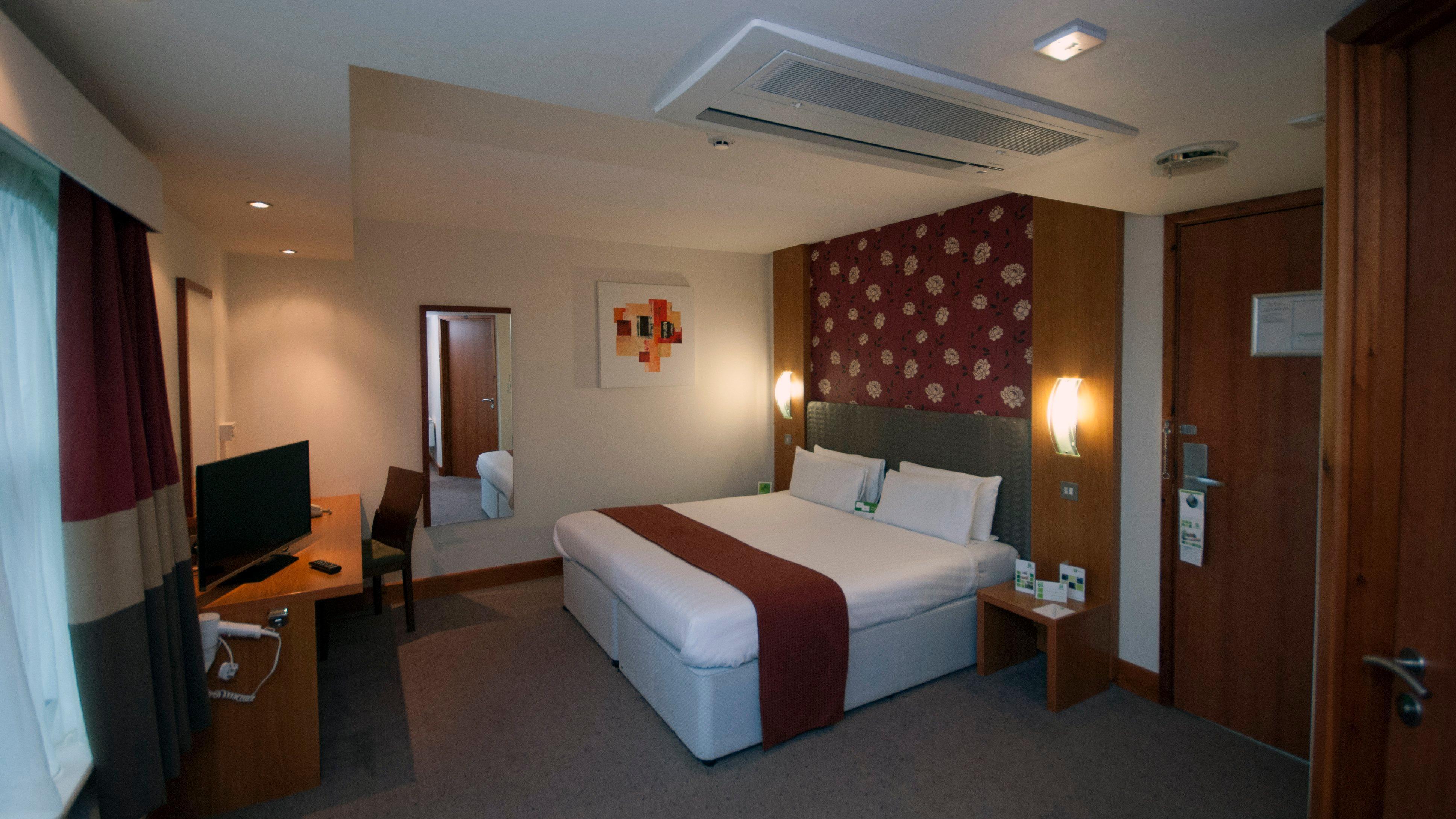 Holiday Inn Manchester - Central Park, An Ihg Hotel Exterior photo