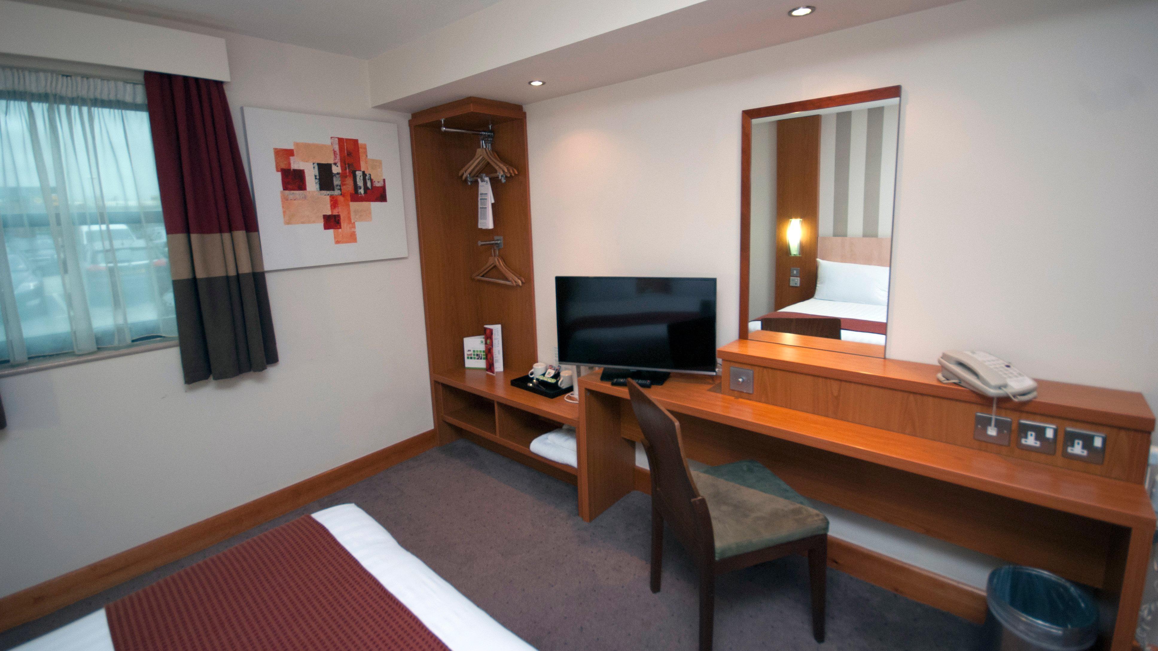 Holiday Inn Manchester - Central Park, An Ihg Hotel Exterior photo