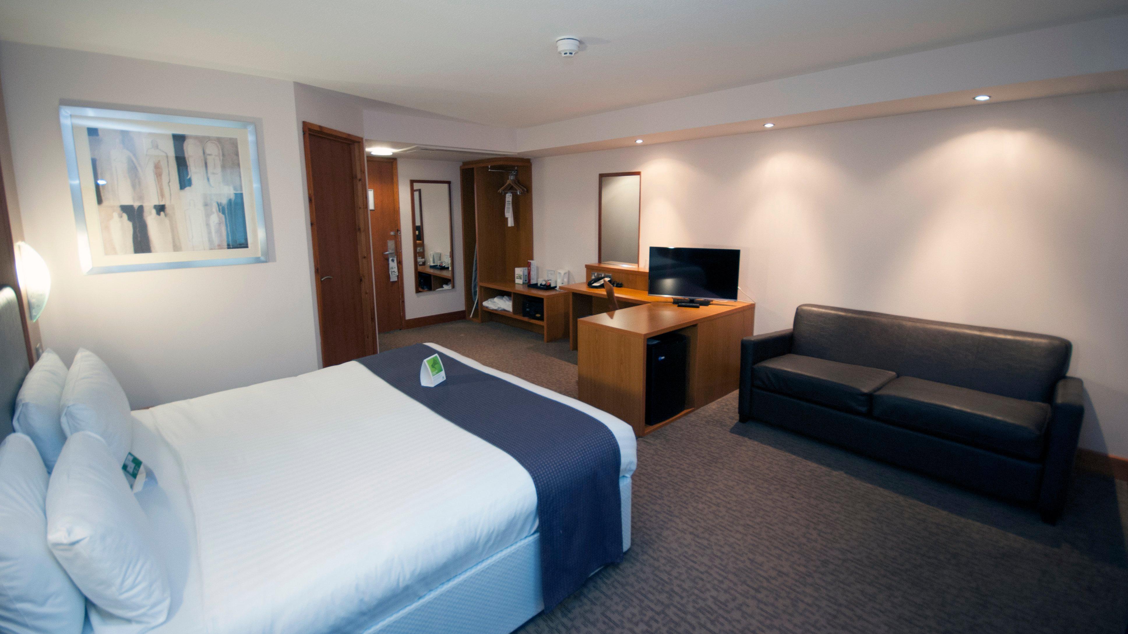 Holiday Inn Manchester - Central Park, An Ihg Hotel Exterior photo