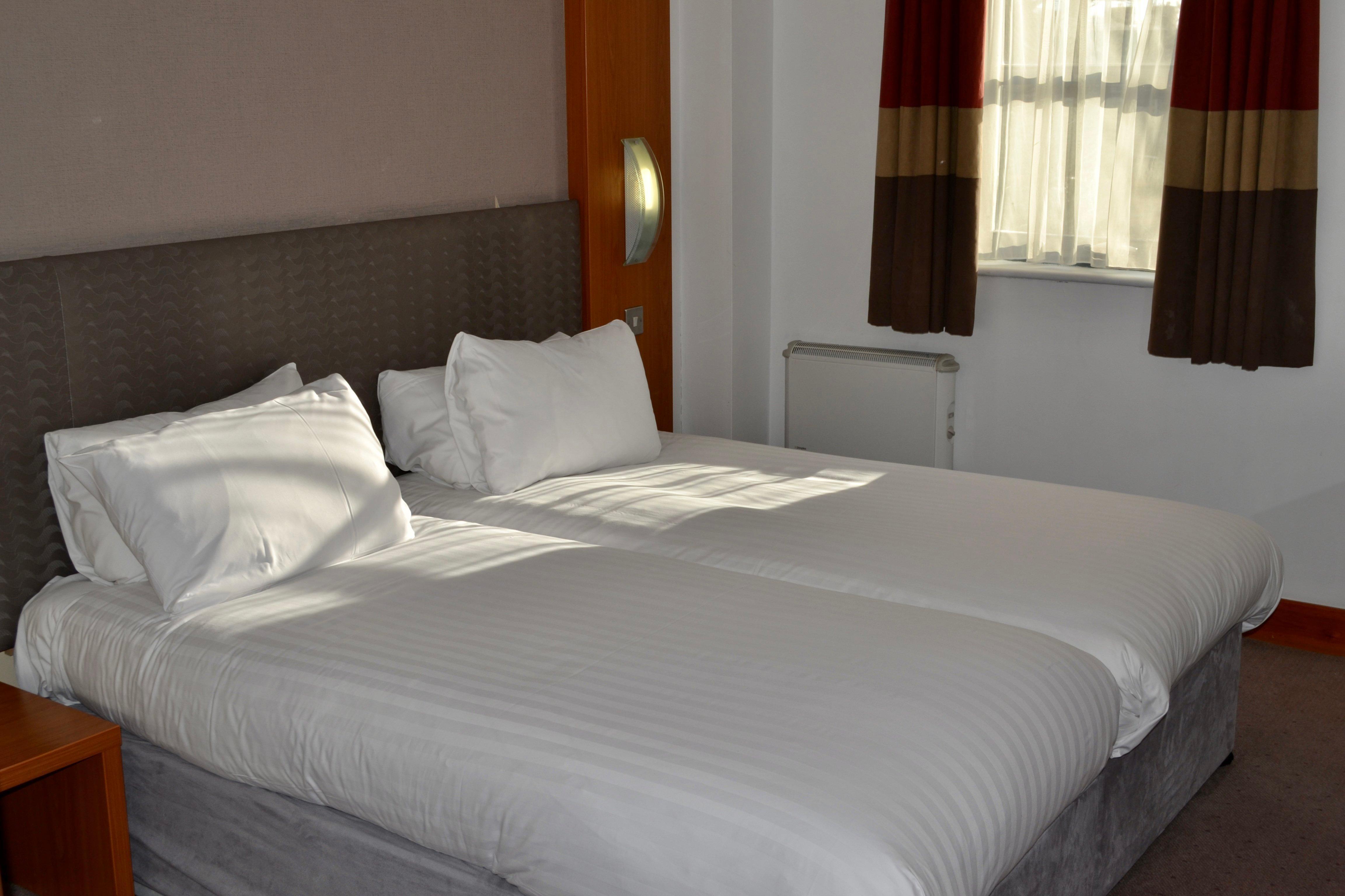 Holiday Inn Manchester - Central Park, An Ihg Hotel Exterior photo
