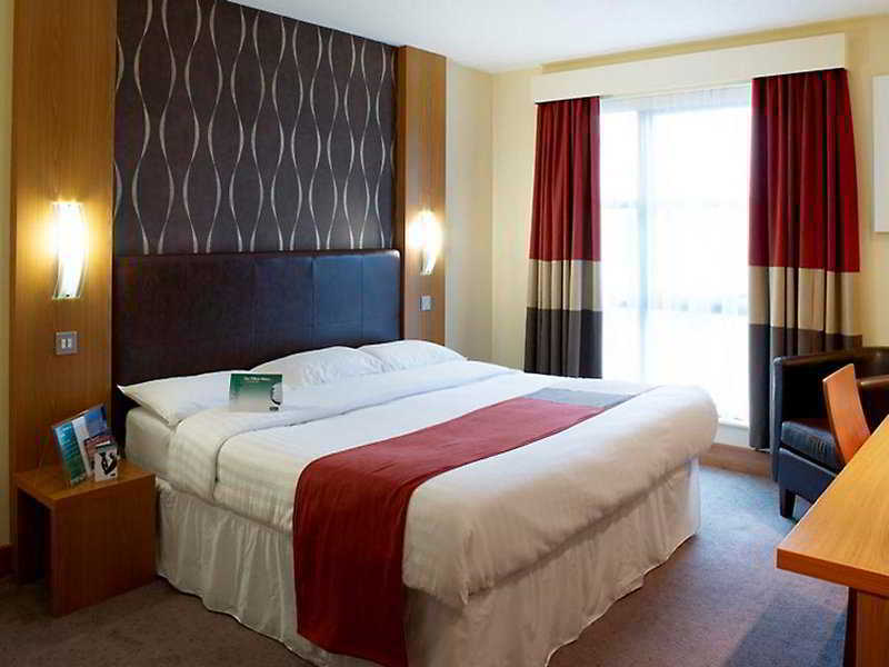 Holiday Inn Manchester - Central Park, An Ihg Hotel Exterior photo