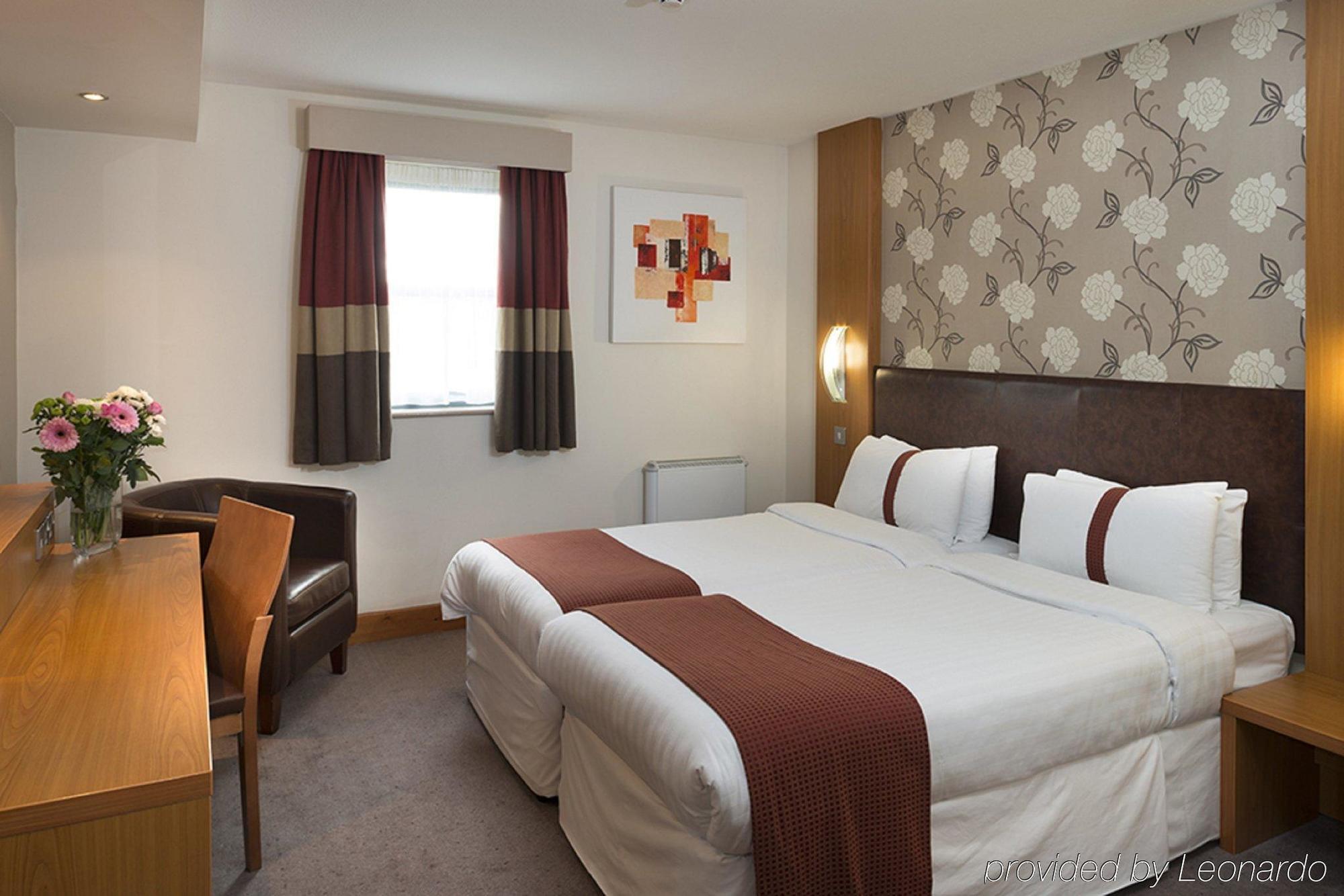 Holiday Inn Manchester - Central Park, An Ihg Hotel Exterior photo